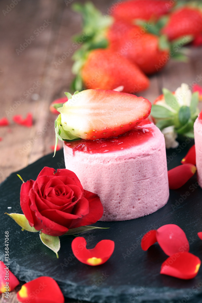 Delicious cupcake for Valentine Day. cake for Valentines day wit Delicious cupcake for Valentine Day. cake for Valentines day wit