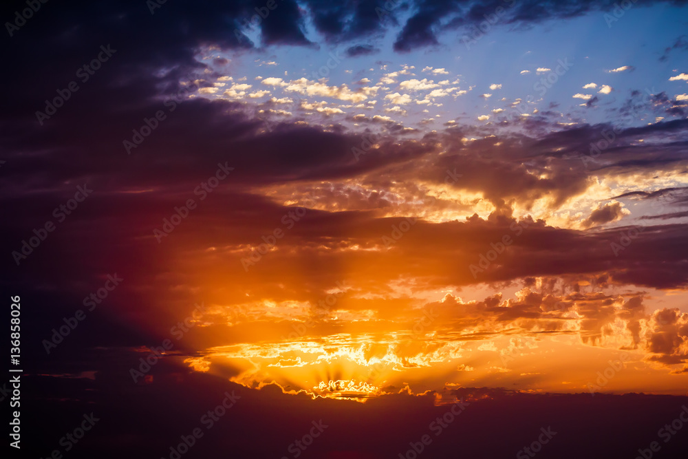 Fototapeta premium Beautiful colorful sunset and clouds. Sun rays