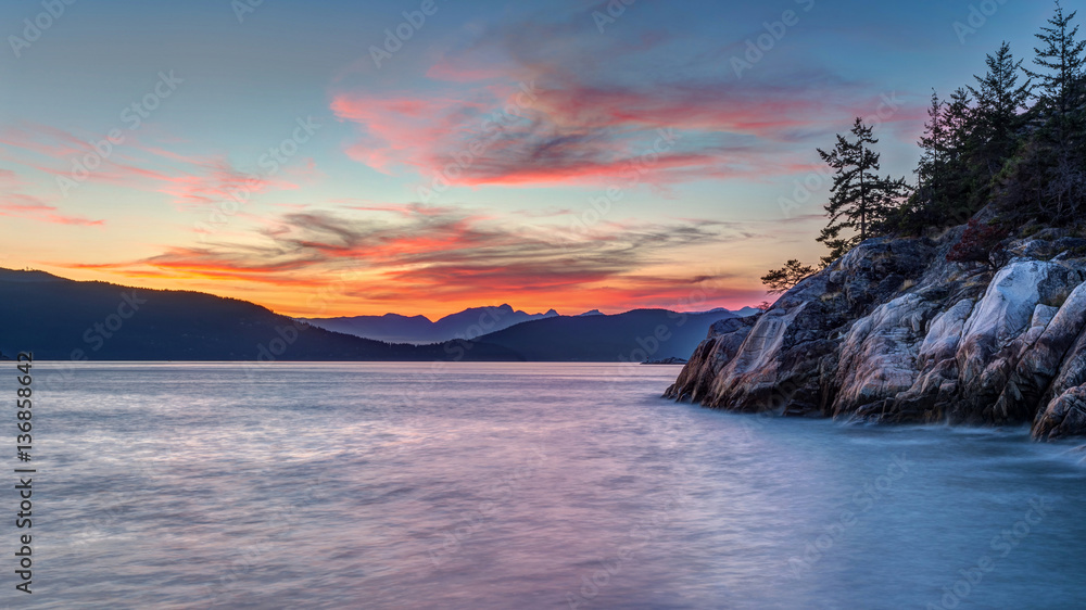Naklejka premium Sunset on the Pacific Northwest Coastline, Taken from Lighthouse Park, British Columbia, Canada