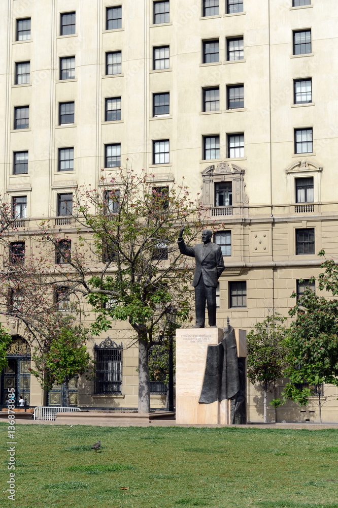 The monument to Chilean President Eduardo Frei Montalva in front of the Palacio de La Moneda.