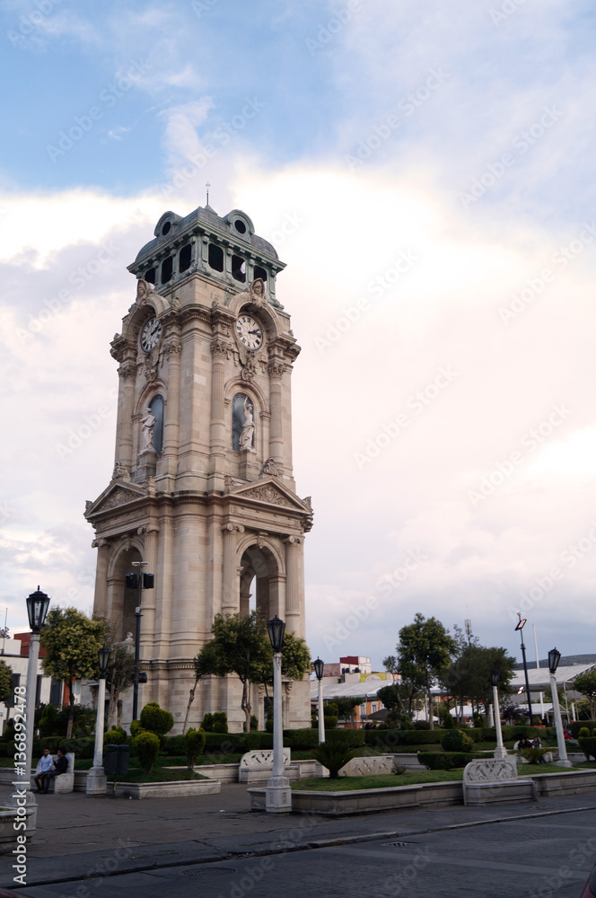 Fototapeta premium Clock tower and sky