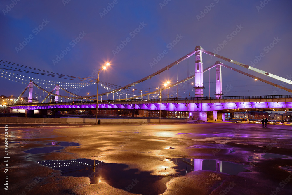 Fototapeta premium Крымский мост это висячий автомобильный и пешеходный мост в Москве.