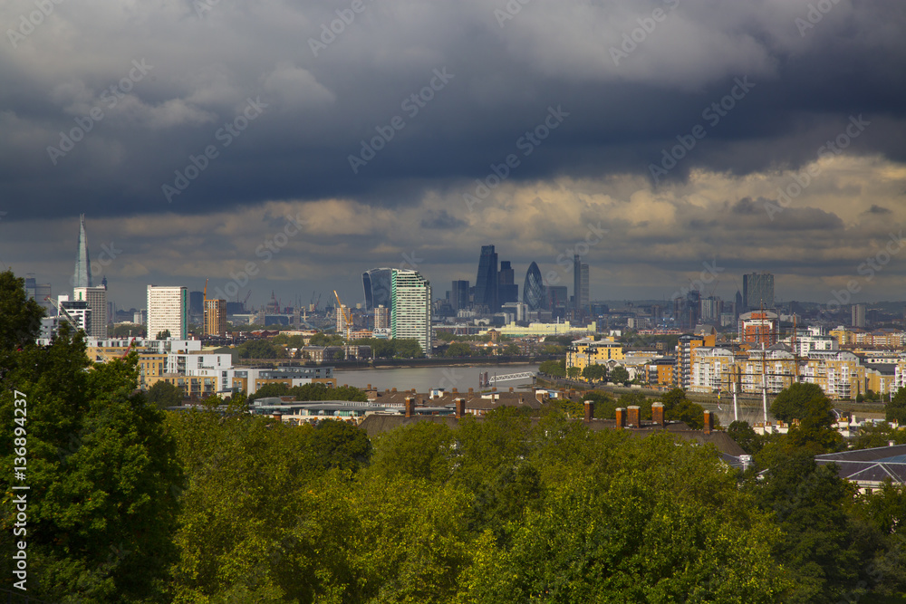 Canary Wharfe & Central London from Greenwich Park