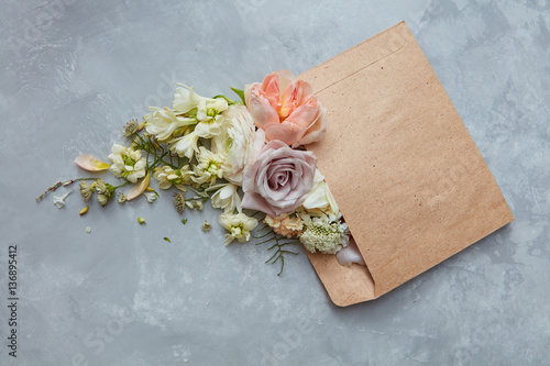 Fototapeta Naklejka Na Ścianę i Meble -  Romantic envelope with flowers