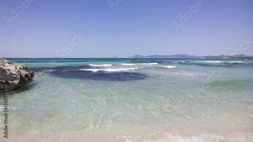 Strand "Illetas" auf Formentera mit Blick auf Ibiza