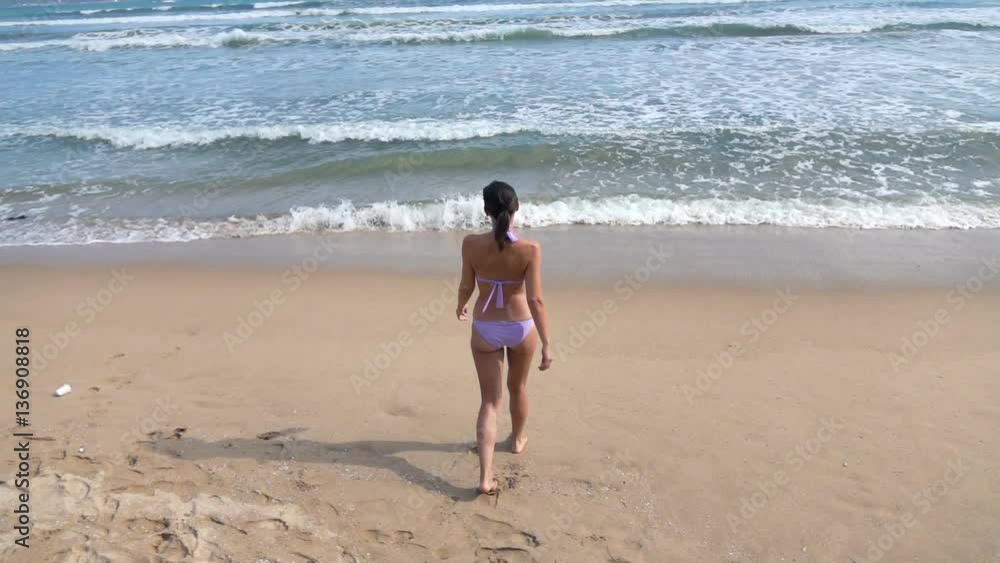 Young woman in bikini walking on beach, super slow motion 240fps
Young woman in bikini walking on beach, super slow motion 240fps