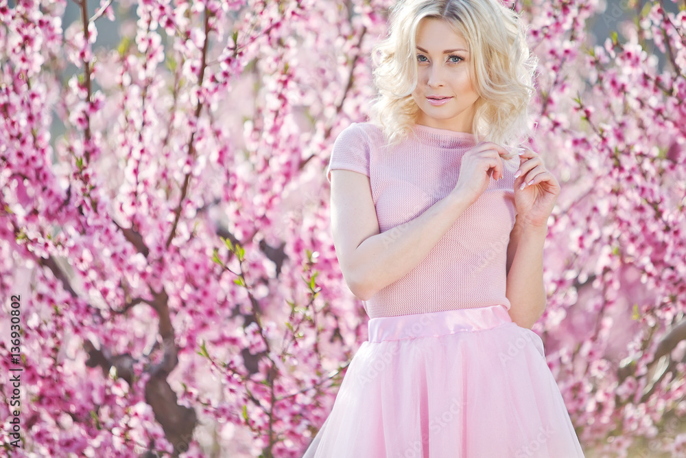 Fototapeta premium Woman in spring 