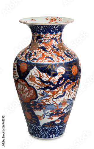 vaso cinese originale su fondo bianco