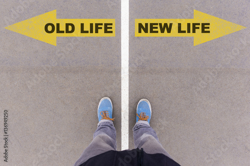 Obraz na płótnie Old vs new life text arrows on asphalt ground, feet and shoes on w salonie