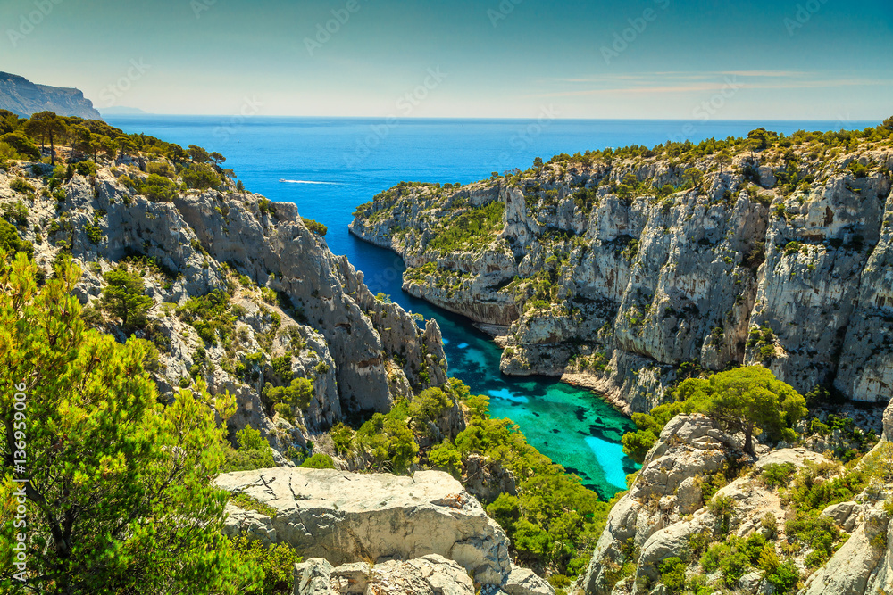 Obraz premium Spektakularne Calanques D'En Vau w Cassis niedaleko Marsylii we Francji
