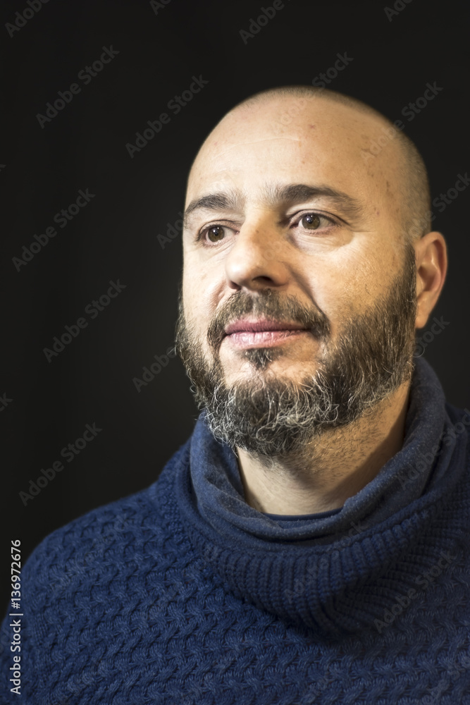 Obraz premium Handsome, bald man with beard on black background