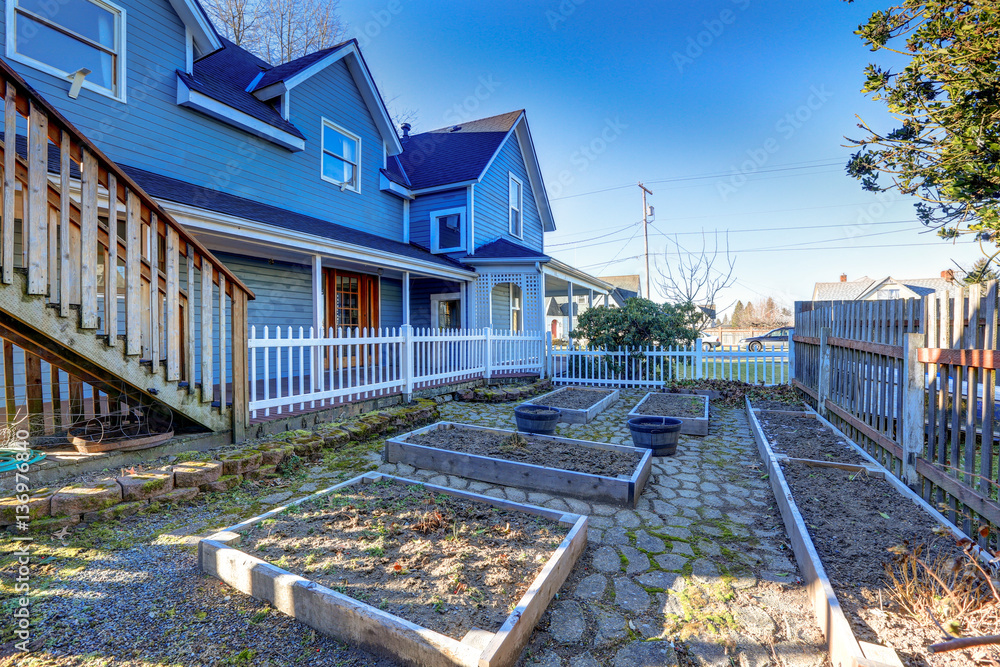 Naklejka premium Blue craftsman home exterior with garden boxes