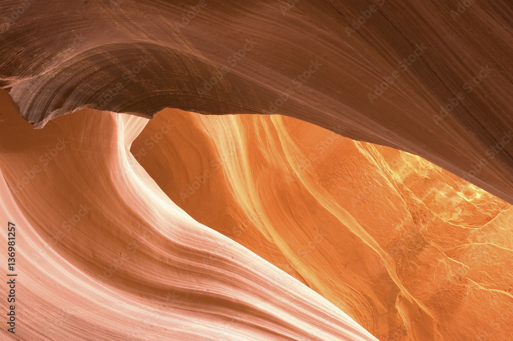 Obraz premium Golden Curves of Antelope Canyon