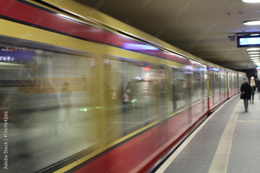 An image of a blurry train