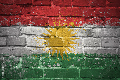 Foto painted national flag of kurdistan on a brick wall