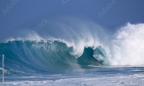 Fototapeta Naklejka Na Ścianę i Meble -  North Shore Winter Waves
