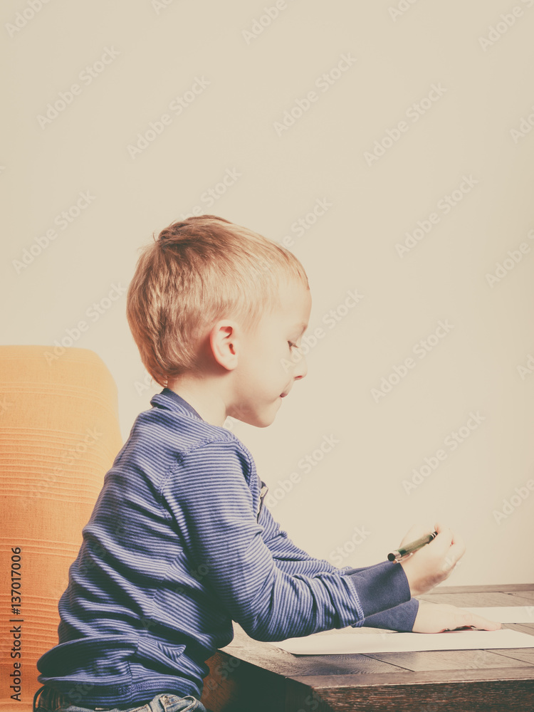 Fototapeta premium Kid playing, drawing pictures on paper