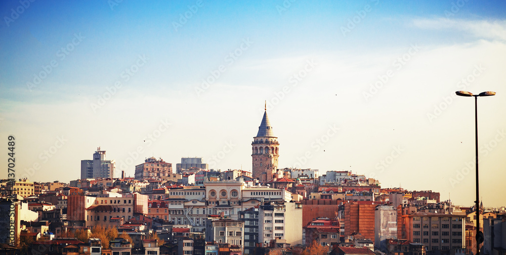Naklejka premium Cityscape skyline panorama of Istanbul with Galata tower - main symbol if Istanbul city, Turkey.