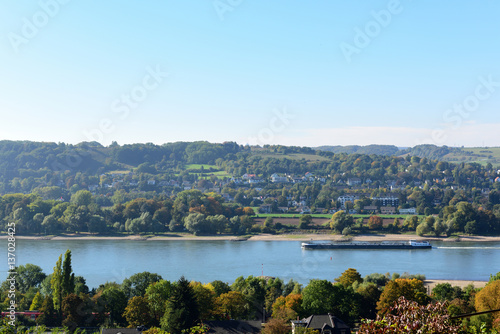 blick auf rhein von drachenfels