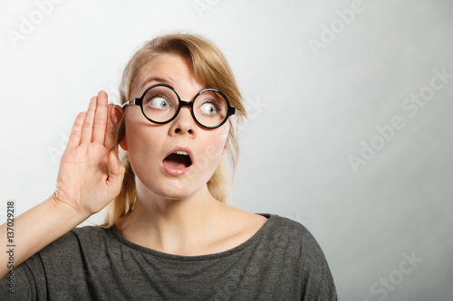 Cuadro en lienzo Shocked girl eavesdropping.