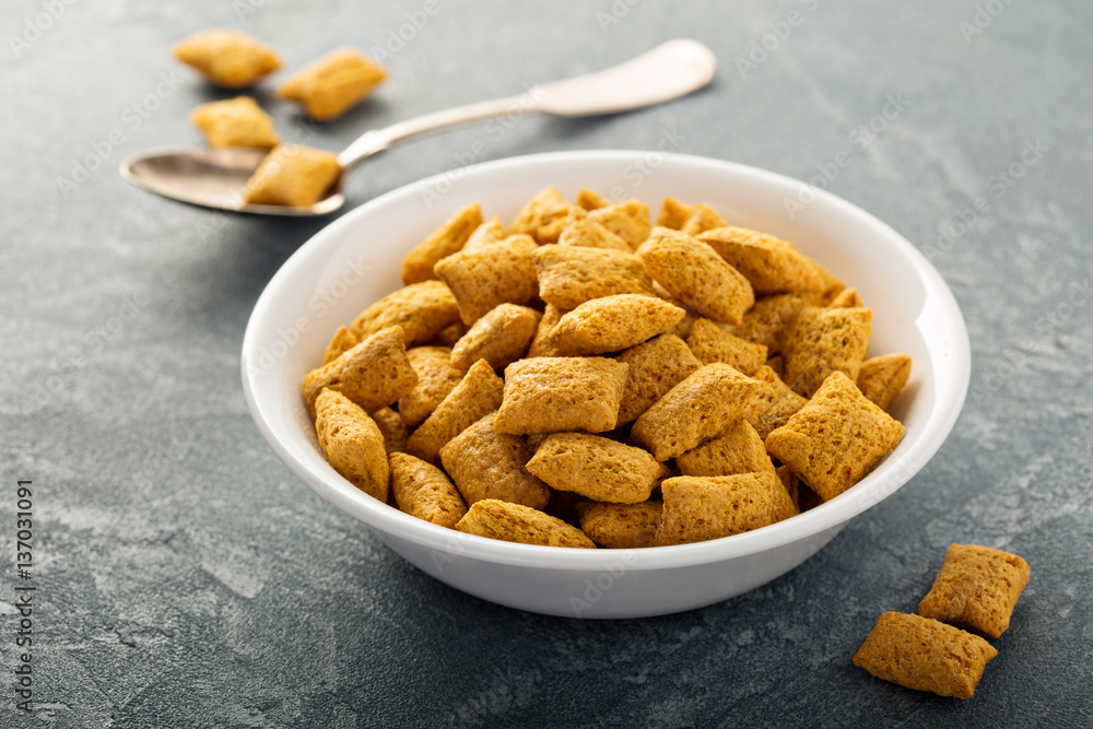 Wholegrain cold cereal with chocolate filling Wholegrain cold cereal with chocolate filling