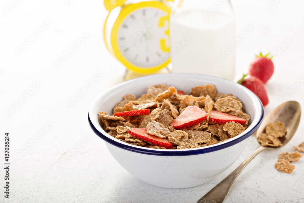 Multigrain healthy cereals with fresh berry Multigrain healthy cereals with fresh berry