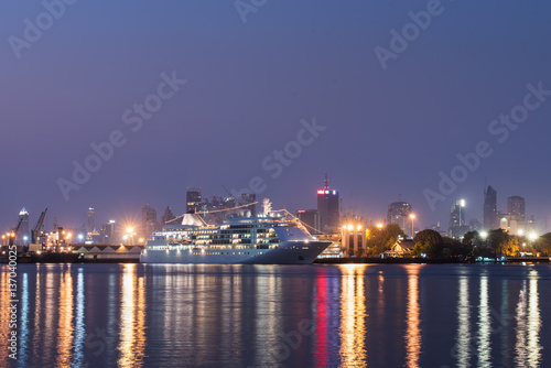 Luxury cruise ship stay in the harbor © surachetkhamsuk