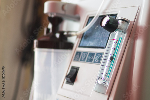 Oxygen concentrator bar gage measurement liter made my pure water