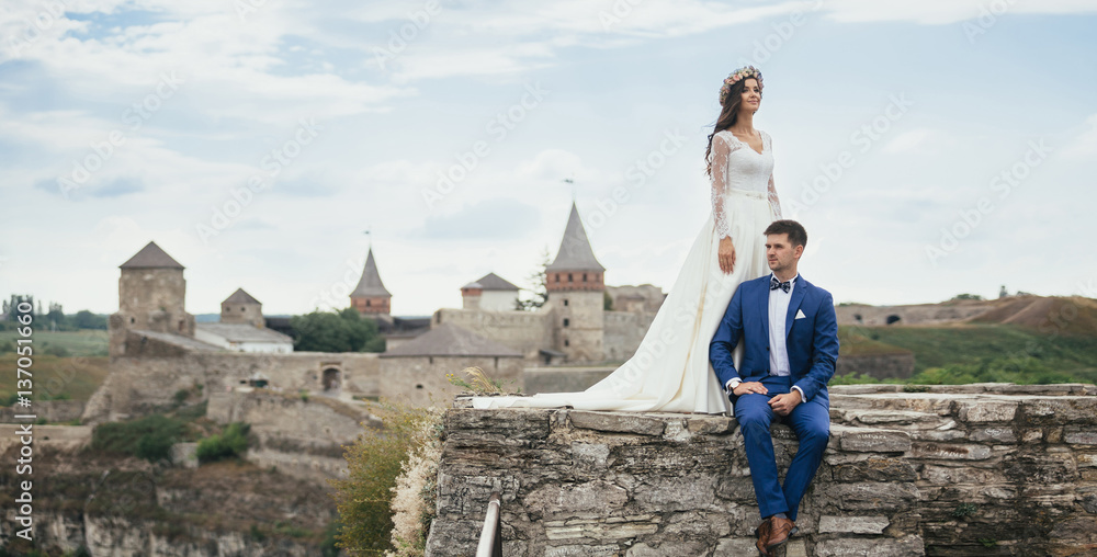Fototapeta premium Couple in love near castle
