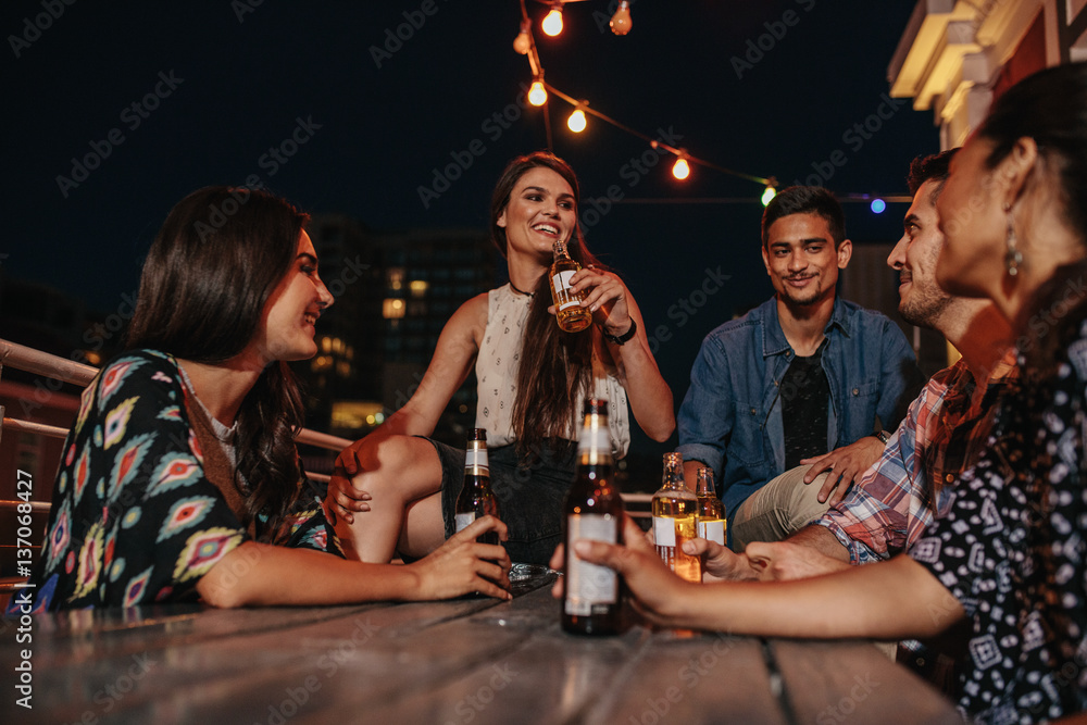 Friends enjoying party with drinks - obrazy, fototapety, plakaty 