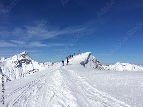 Skitour Gipfel Menschen 