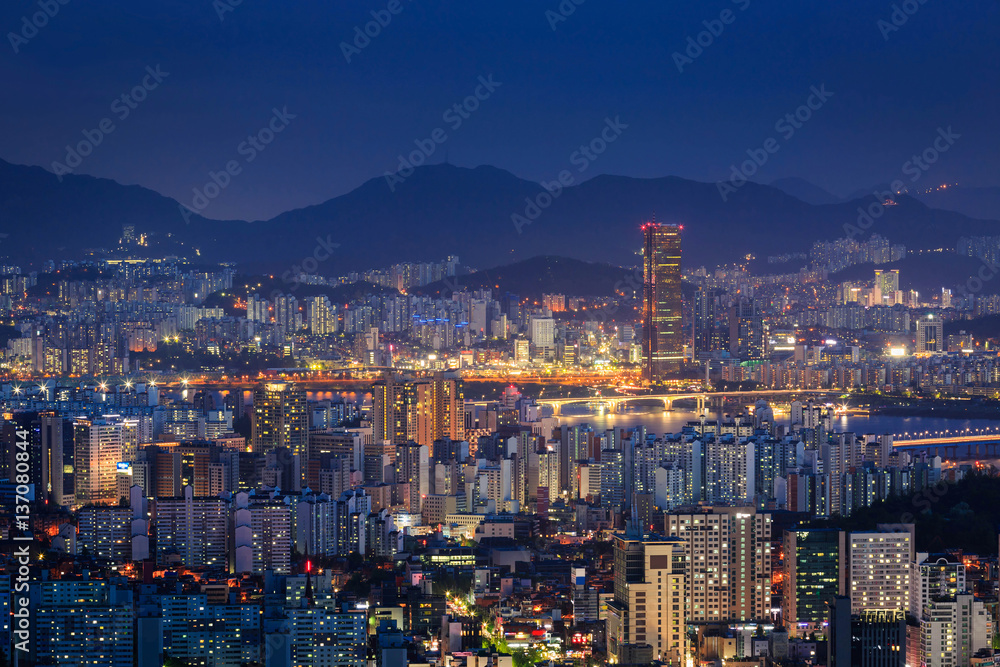 Naklejka premium Skyscraper of Seul City Skyline w nocy, Korea Południowa