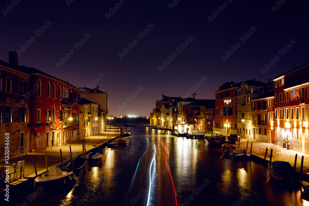 Nachtaufnahme in Venedig