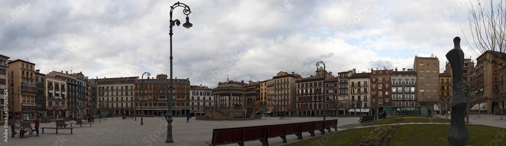 Paesi Baschi, Spagna: i palazzi e Plaza del Castillo, la Piazza del Castello, il centro nevralgico di Pamplona