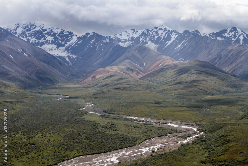 Fototapeta premium Alaska River and Mountain
