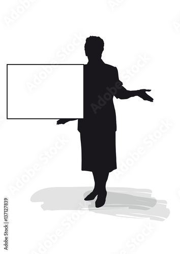 Silhouette - ältere  Frau mit Schild