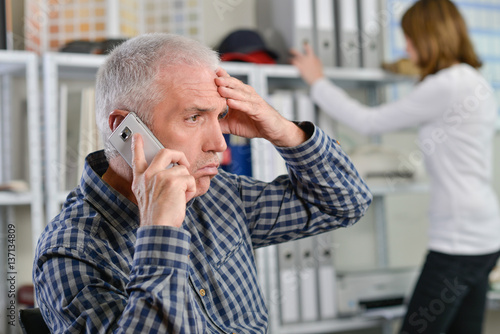 Valokuva puzzled man on phone