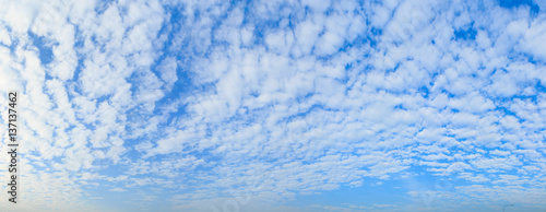 Photos Altocumulus cloud fluffy on blue sky beautiful in nature.