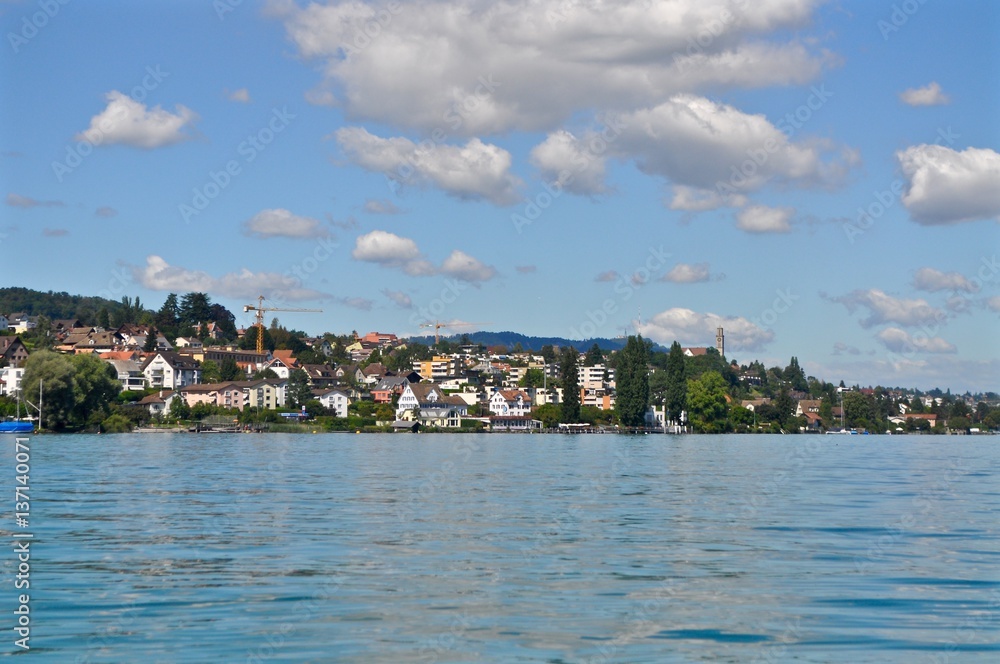Gemeinde Oberrieden und Kirche von Thalwil am Zürichsee, Schweiz