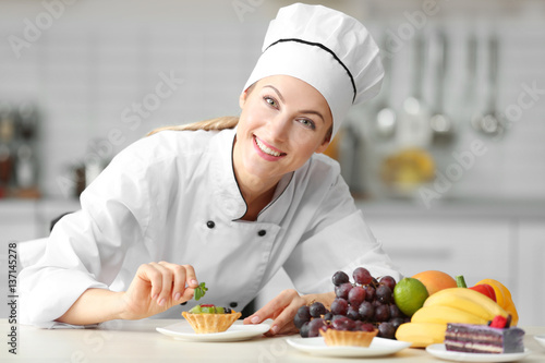 Female chef decorating frui...