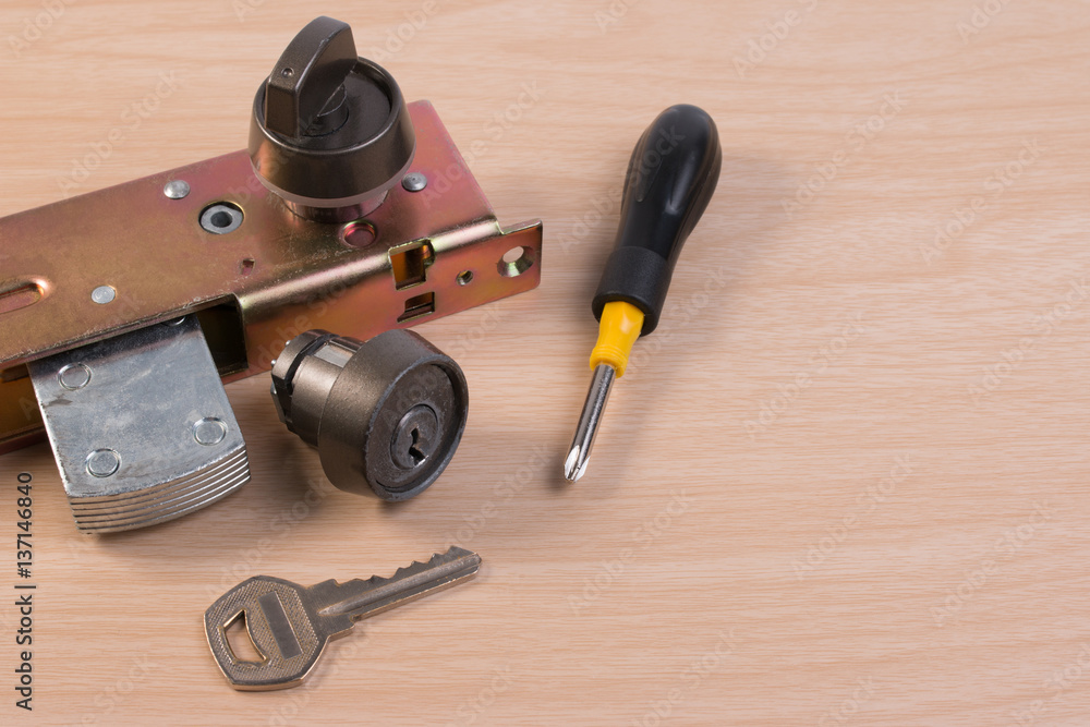 Assembly of aluminium door lock for installation, adjustment or repair. Part of aluminium door locks set. Assembly of aluminium door lock for installation, adjustment or repair. Part of aluminium door locks set.