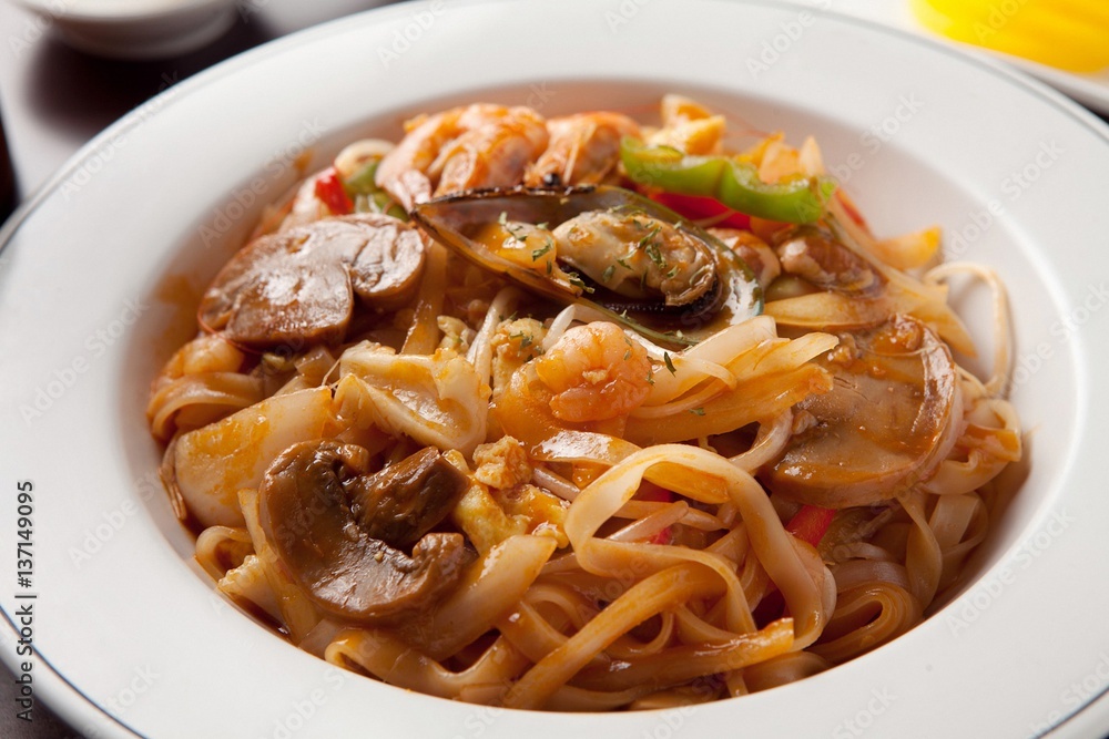 Delicious stir-fried rice noodles made from fresh mussels, shrimp, shellfish and seafood Delicious stir-fried rice noodles made from fresh mussels, shrimp, shellfish and seafood