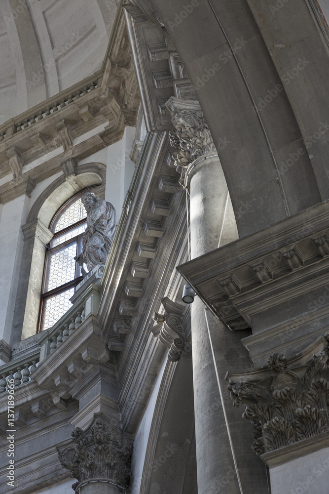 Fototapeta premium Basilica di Santa Maria della Salute interior in Venice, Italy.