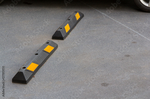 Quadro em tela wheel stopper in car park made by rubber
