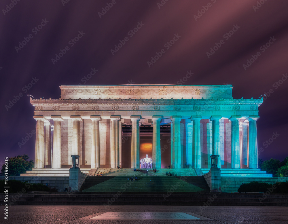 Obraz premium Washington DC, United States: Abraham Lincoln Memorial at night