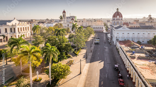 Fotografie View on Jose Marti park with town hall and cathedral in Cienfuegos, Cuba
