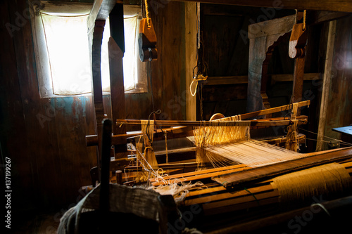 Hand loom weaver 