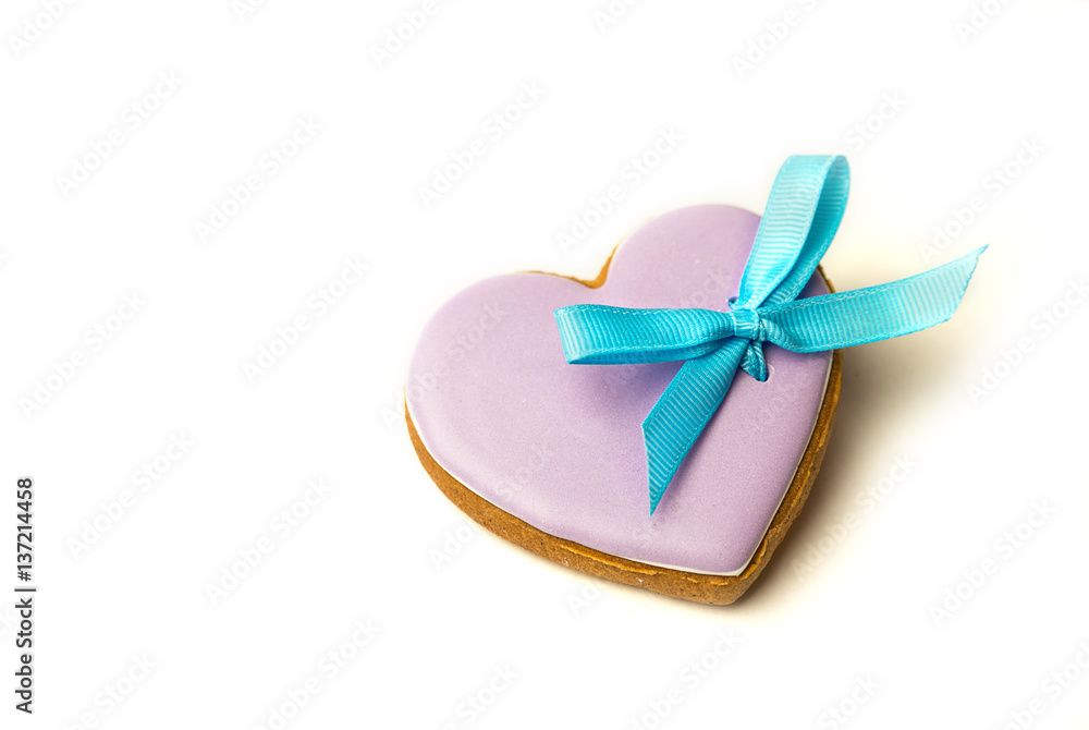 Cookies in the shape of a heart with a bow