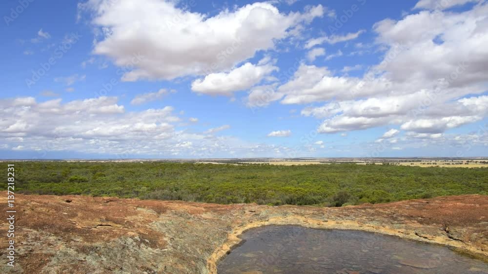Blick übers Outback, Wasserloch auf einem Granitfels, Outcrops, Wheatbelt, Westaustralien, Western Australia, Australien, Down Under Blick übers Outback, Wasserloch auf einem Granitfels, Outcrops, Wheatbelt, Westaustralien, Western Australia, Australien, Down Under