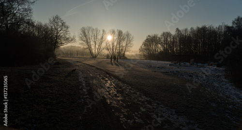 People in sunrise © bayleeoglouie
